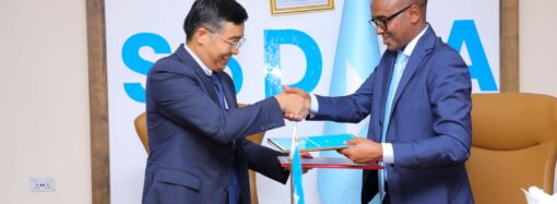 Chinese Ambassador to Somalia hands one Million dollars to SoDMA Commissioner